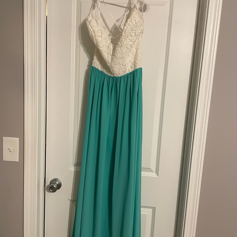 Elegant Lace and Chiffon Maxi Dress
